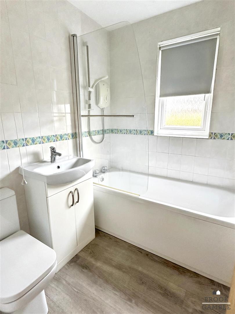 1 Bedroom Flat. Wordsworth Drive in Eastbourne, East Sussex 8